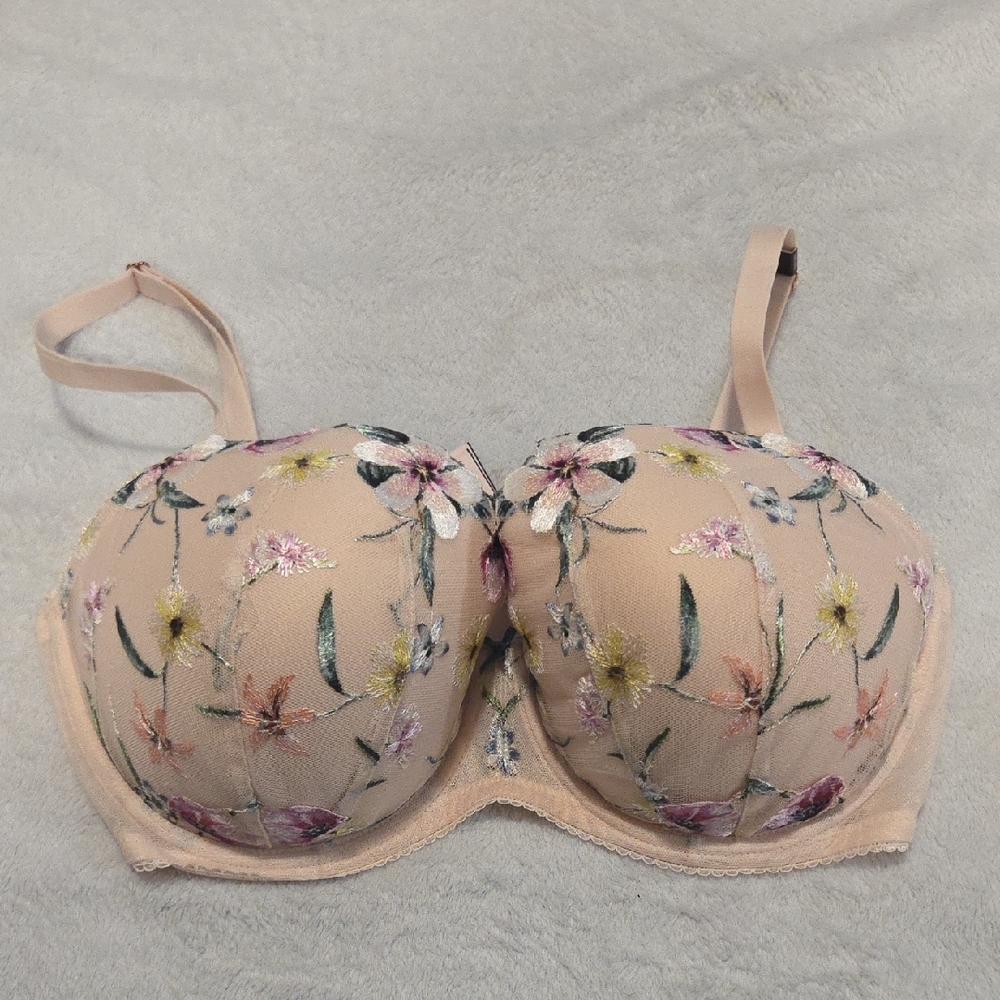 Victoria's Secret Floral Embroidered Bra in Pink
